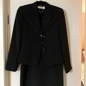 Tahari Arthur S Levine Jacket and skirt suit